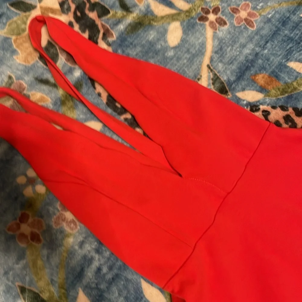 Akira red  Collection small red a line plunge - Picture 2 of 3